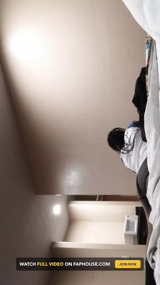 Horny Shinae in Her Hotel Room