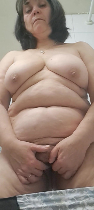Looking to Put Fingers in Wet Vagina
