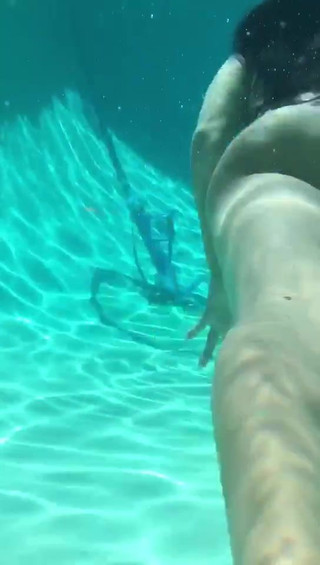 Brunette blowjob in poolside