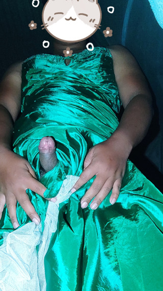 crossdresser masturbate in green evening dress