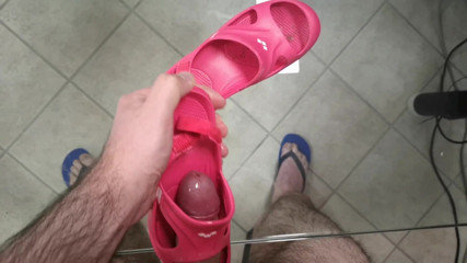 Fuck cum my cousin little rubber Arena beach pool sandals
