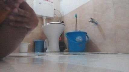 A girl went to the bathroom and rolled a roll in the dirt