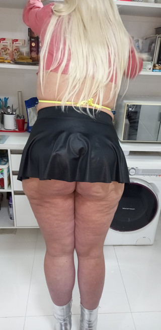 My sexy ass in mini skirt!
