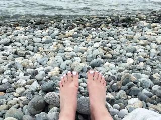 Foot fetish video ! feet in seawater !