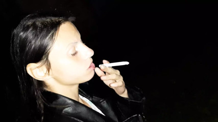 First I treated the stranger girl to a cigarette, and then I treated her to my pussy - Lesbian-illusion