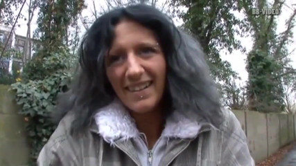 Watch me enjoy inserting my fake cock inside my old milf pussy with youthful lusts
