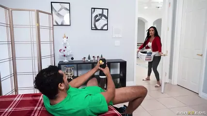 A Very Brazzers XXXmas Part 1 Jennifer White, Cubbi Thompson Brazzers