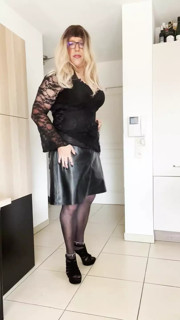 In platform heel, lace dress and glasses to be sexy.