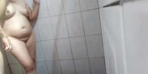 Intimate Moment in the Shower: Sharing with My Girlfriend Underwater