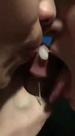 Double Blowjob Cum in Mouth Asian FFM