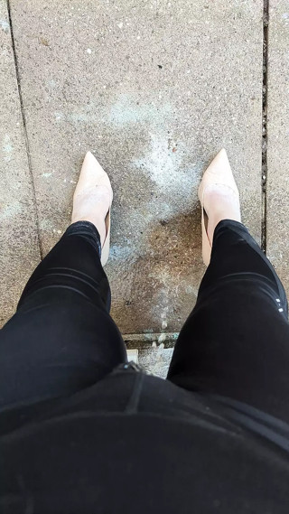 Crossdresser pisses in gym leggings and heels thumbnail