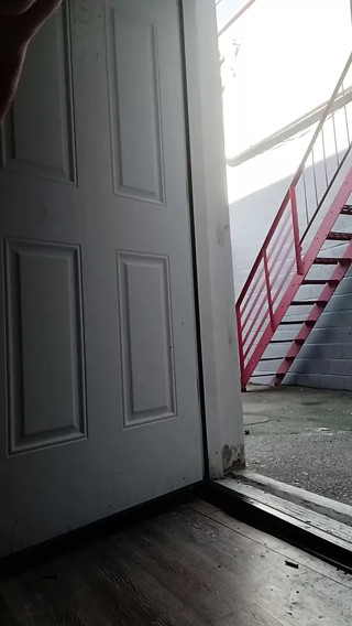 Mofo2121 pissing in the door