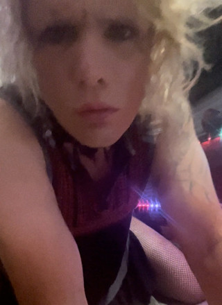 Sexy amateur big cock Shemale solo play with huge dildo on fuck machine while talking dirty to the camera she cums
