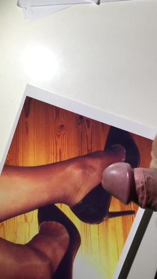 Tribute on Melissa's Nyloned feet n Heels