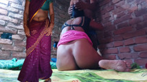 Pregnant suman bhabhi romantic mood se apne pati ka lund chuss gai.devar ne apne bhabhi ko chut chod ke pregnant kar diya