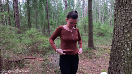 Real Russian couple filmed their uexpected blowjob in the wood