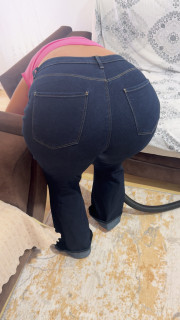 Curvy woman cleaning the house in tros