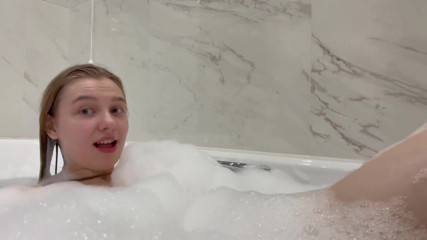 JuiceLussie  Squirting and masturbating in a bathroom with lots of bubble bath | Big Boobs Porn Tube | Big Boobs Update