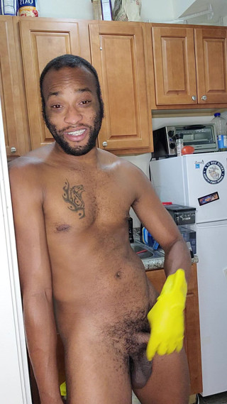 Kenniejai Cleans in the Nude!!