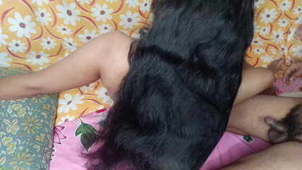 Hot bhabhi ko dekh ke land khara ho gaya