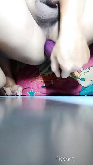 VIETNAM BOTTOM SOLO WITH DILDO 