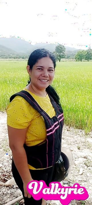 Dia de campo no sin antes dar una buena mamada con garganta profunda y leche en su carita