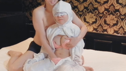 She takes off the clothes of a busty inspector in clean clothes and fingers. Home made amateur Personal photography kawasaki JK