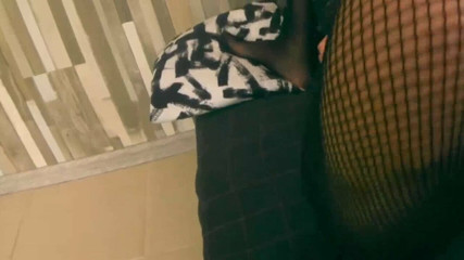 Prettiest girl decides to masturbate her holes