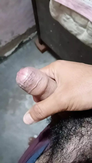 Lund ko hilaye Ghar me bathroom me