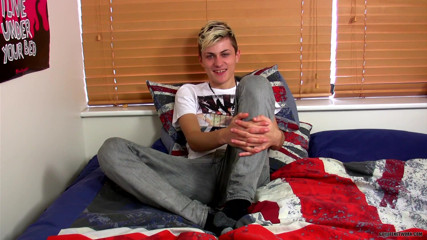 Wanking with Smooth Skylar
