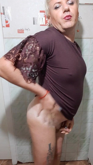 Sonyastar cums with butt plug