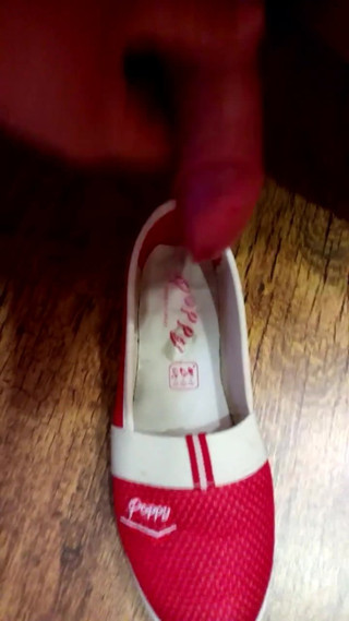 Neighbour shoe (obuvkata na sasedkata)