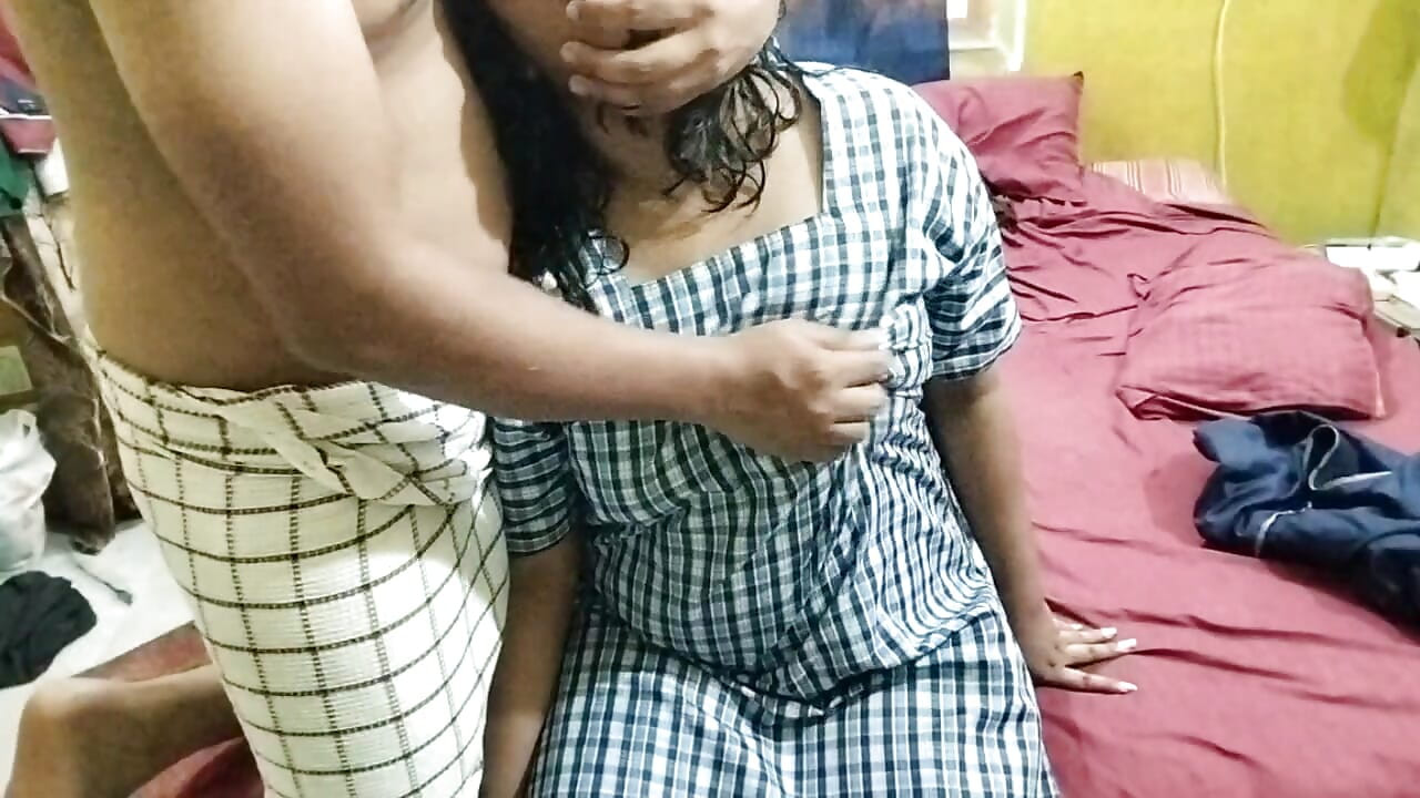 "Bhaiya abhi meri seal nahi tuti hai" – Indian Stepbrother and Stepsister hindi dirty talk sex