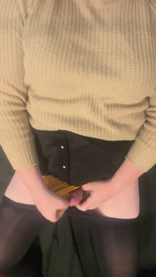 Trans Giril Lauren Shows You Whats Under Her Tights thumbnail