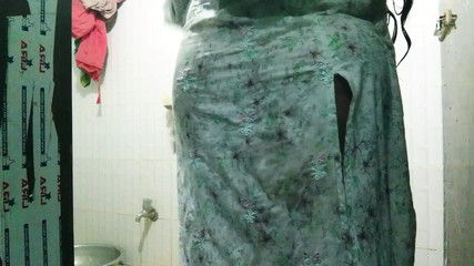 While the neighbor's beautiful sister-in-law was showering, her brother-in-law was fucking doggy style and fucking her pussy.