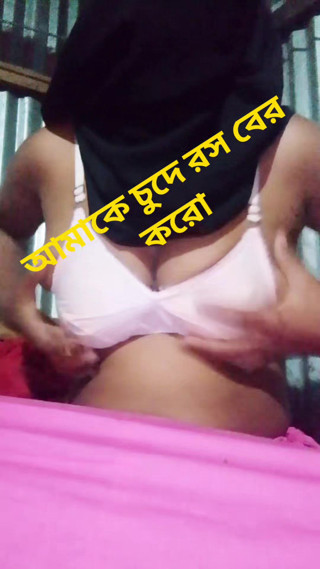 Sexy woman masturbating with her hand - video