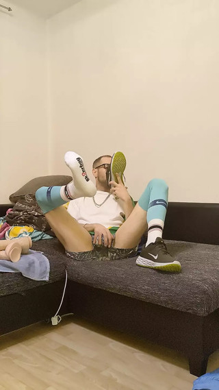 (GER) Sk8erboy-twink sniffs his own sneakers and socks are sooo horny ,stretching and Training gaped Asspussy  raw