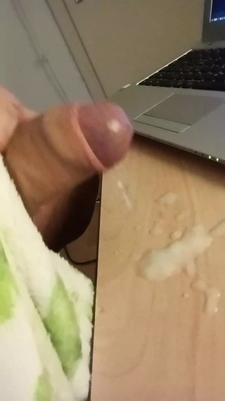 Jerking off alone to get warm this cold winter 💦