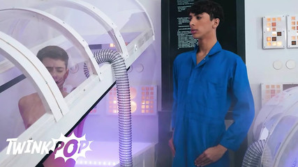 TWINKPOP – Joey Mills The Last Twink On Earth, Downloads A Sex Program On Foxy Alex To Stimulate His Hole