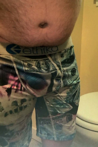 Jerking off till I drip cum in hand