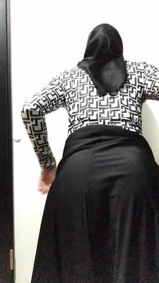 Under Skirt thumbnail