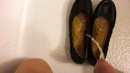 Crossdresser Shoe Piss