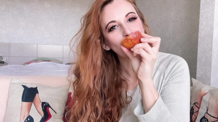 Yummy Orange Suck – Playful Tongue Tricks & Juicy Mess!