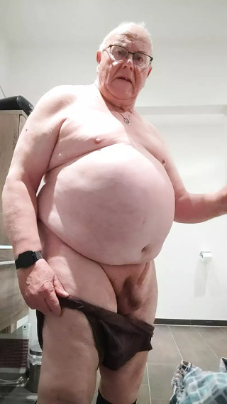 Piss and present my hot asshole