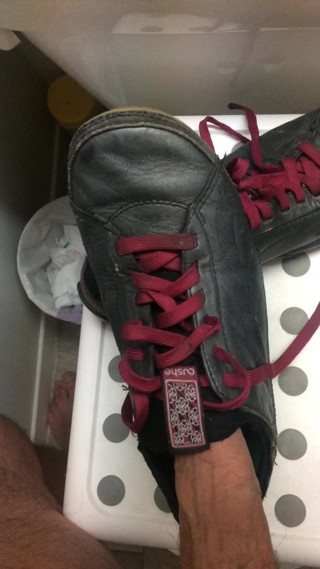 My girlfriend smelly shoes
