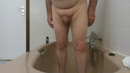 pissing in the bath