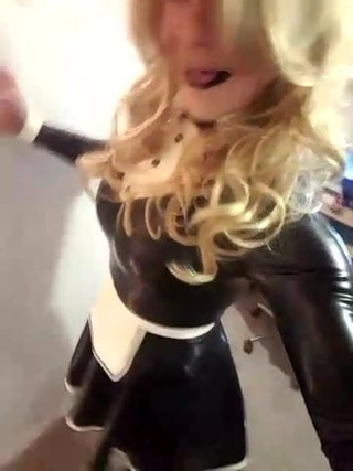 Vickie Xd Wonder - Latex rubber maid