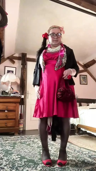 Outfit with a red dress for a night out