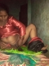 Bhabi ne baiya ke bal saf kiye fir chudai ki