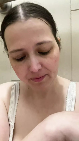 I'm a chatterbox as I play and Cum